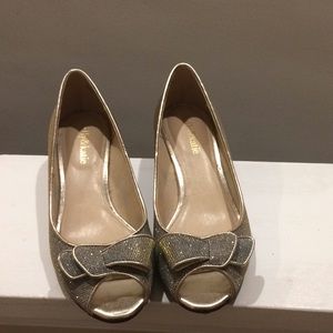 Kelly & Kate Silver wedges. Size 7